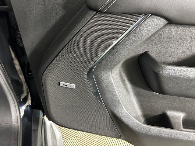 Photo of 2025 Onyx Black GMC Yukon