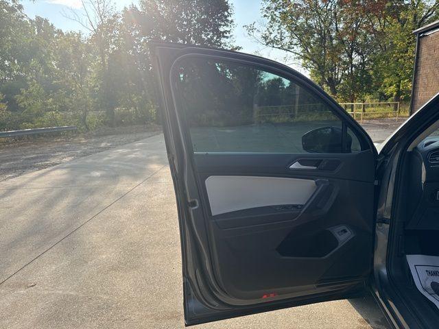 Photo of 2021 Platinum Gray Metallic Volkswagen Tiguan