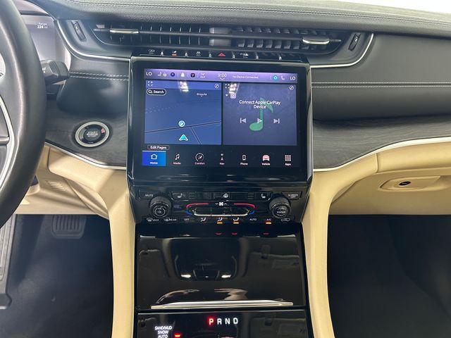 Photo of 2022 Bright White Clearcoat Jeep Grand Cherokee L