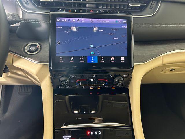 Photo of 2022 Bright White Clearcoat Jeep Grand Cherokee L