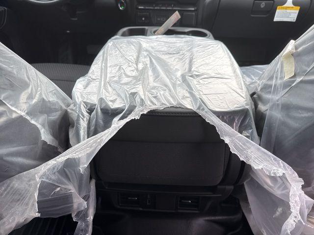 Photo of 2025 Summit White GMC Sierra 2500