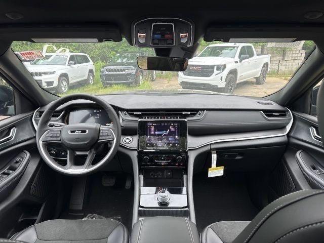 Photo of 2025 Diamond Black Jeep Grand Cherokee