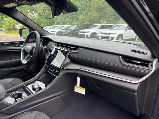 Photo of 2025 Diamond Black Jeep Grand Cherokee