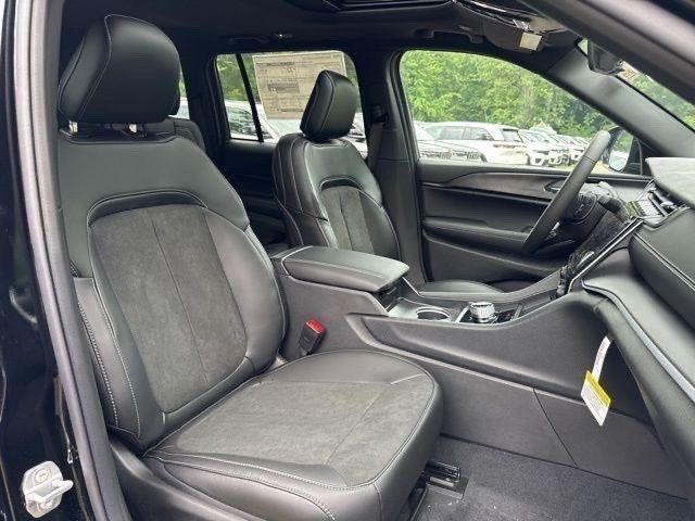 Photo of 2025 Diamond Black Jeep Grand Cherokee