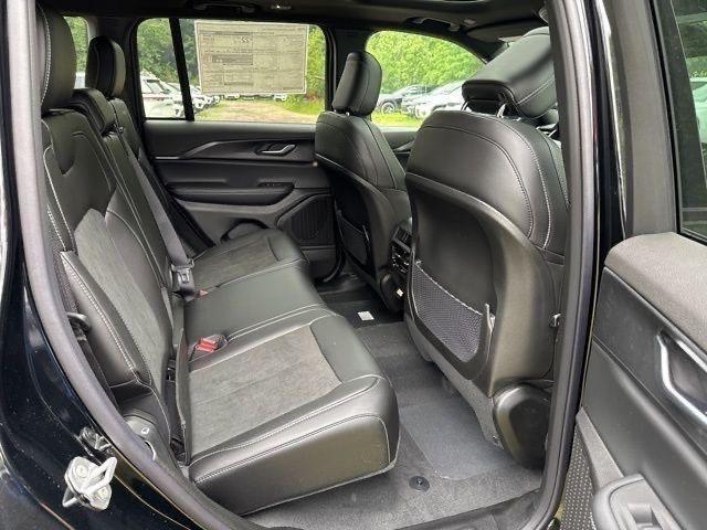 Photo of 2025 Diamond Black Jeep Grand Cherokee