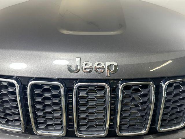 Photo of 2020 Granite Crystal Clearcoat Metallic Jeep Grand Cherokee