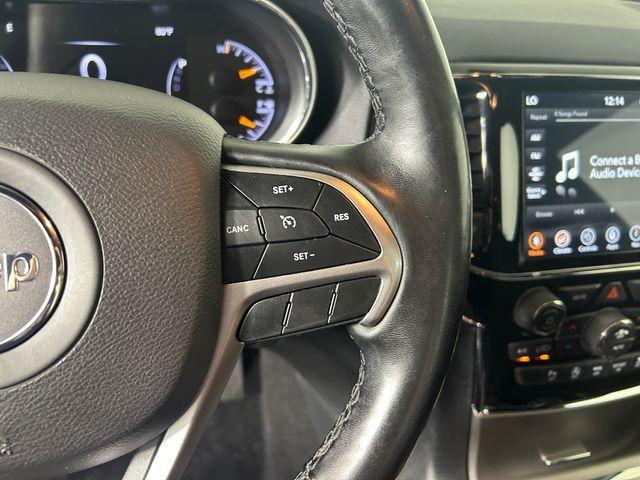 Photo of 2020 Granite Crystal Clearcoat Metallic Jeep Grand Cherokee