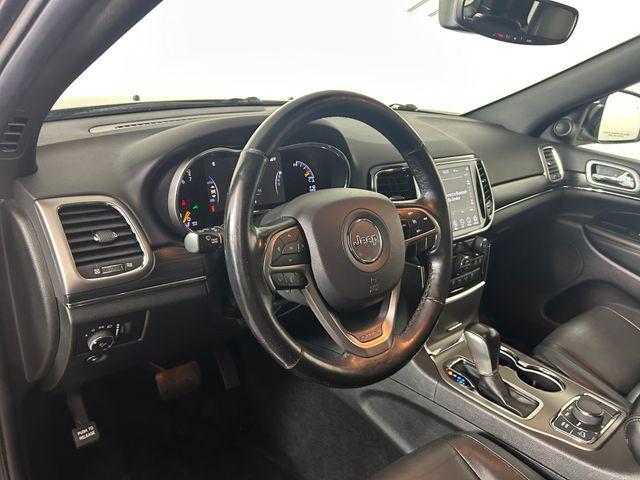 Photo of 2020 Granite Crystal Clearcoat Metallic Jeep Grand Cherokee