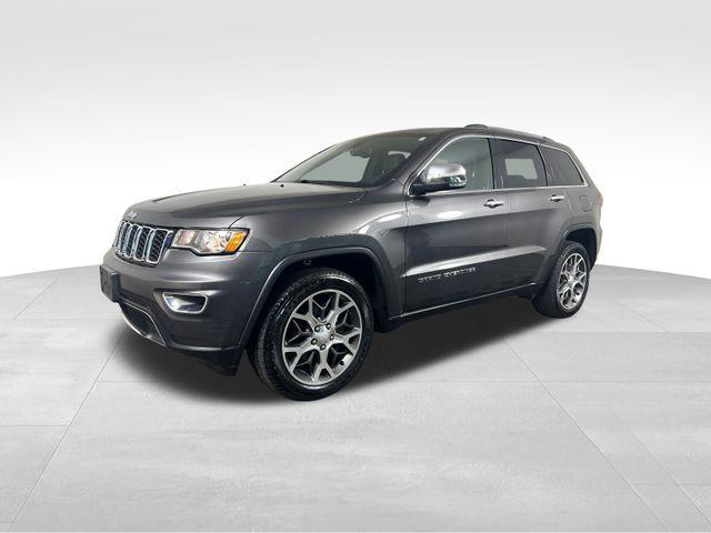 Photo of 2020 Granite Crystal Clearcoat Metallic Jeep Grand Cherokee