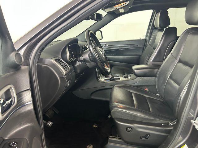 Photo of 2020 Granite Crystal Clearcoat Metallic Jeep Grand Cherokee