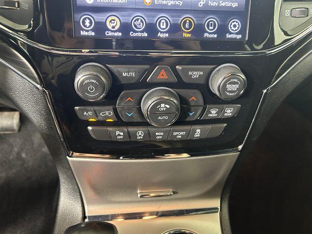 Photo of 2020 Granite Crystal Clearcoat Metallic Jeep Grand Cherokee