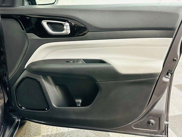 Photo of 2024 Metallic Jeep Compass