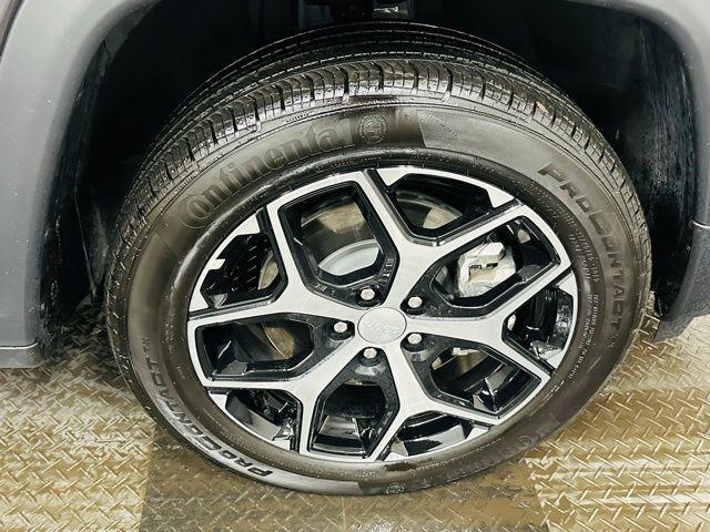 Photo of 2024 Metallic Jeep Compass