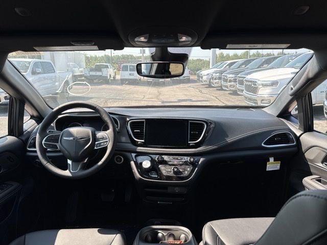 Photo of 2026 PXJ Chrysler Pacifica