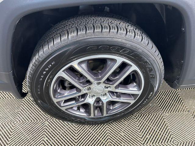 Photo of 2020 White Clearcoat Jeep Compass