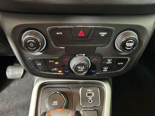 Photo of 2020 White Clearcoat Jeep Compass