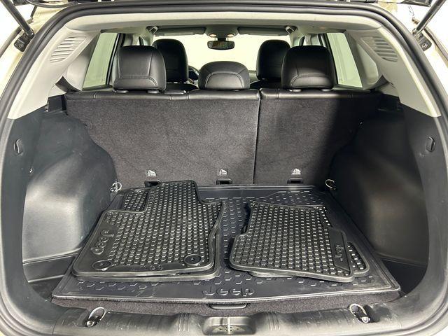 Photo of 2020 White Clearcoat Jeep Compass