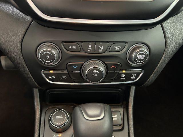 Photo of 2021 Diamond Black Jeep Cherokee