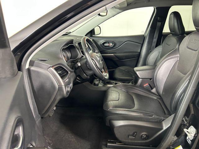 Photo of 2021 Diamond Black Jeep Cherokee