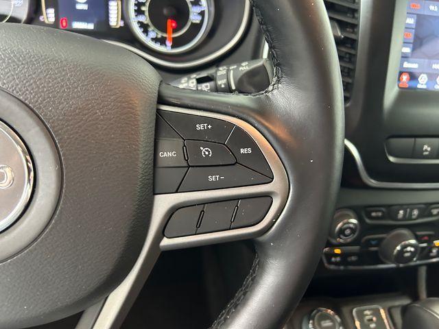 Photo of 2021 Diamond Black Jeep Cherokee