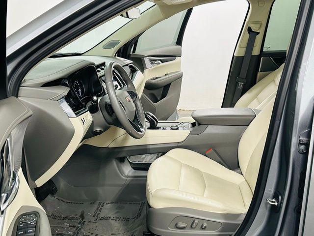 Photo of 2023 Silver Metallic Cadillac XT6