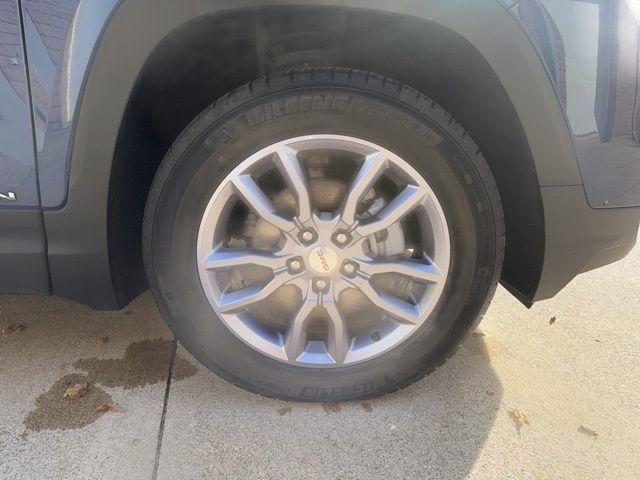 Photo of 2022 Marine Metallic GMC Terrain