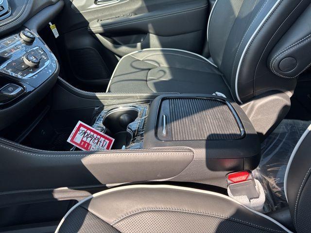 Photo of 2026 PXJ Chrysler Pacifica