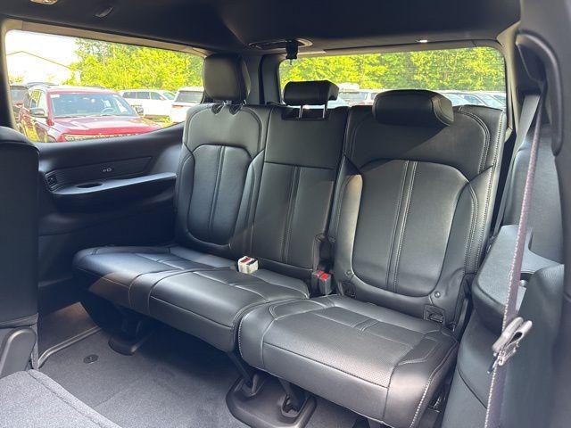 Photo of 2025 Metallic Jeep Wagoneer