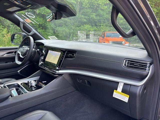Photo of 2025 Metallic Jeep Wagoneer