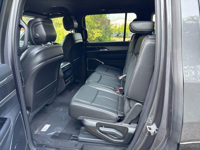 Photo of 2025 Metallic Jeep Wagoneer