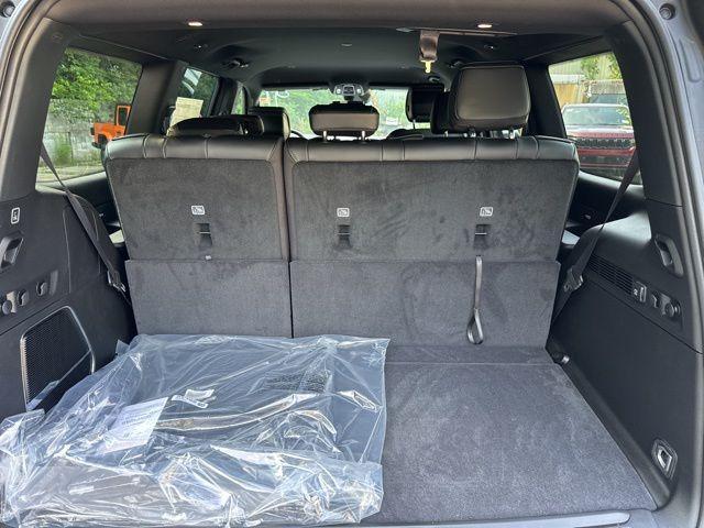 Photo of 2025 Metallic Jeep Wagoneer