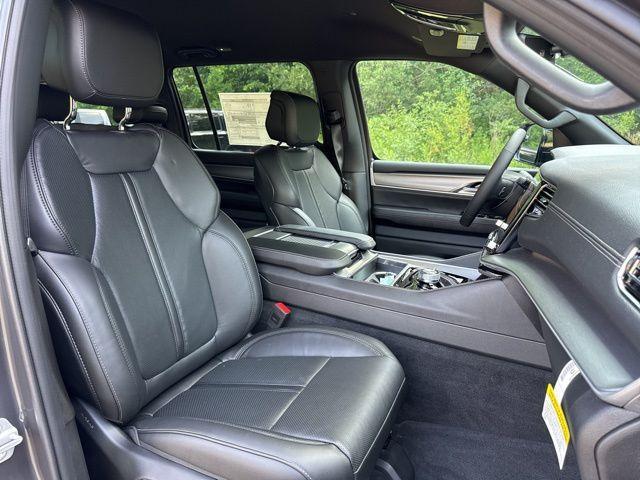 Photo of 2025 Metallic Jeep Wagoneer