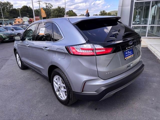 Photo of 2023 ICONIC SILVER Ford Edge