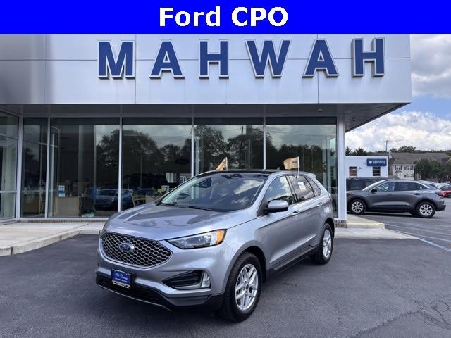 Photo of 2023 ICONIC SILVER Ford Edge
