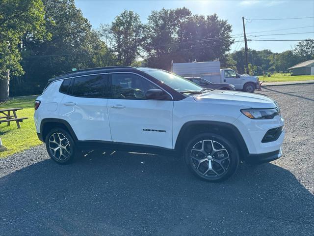 Photo of 2024 White Jeep Compass