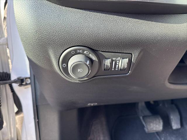 Photo of 2024 White Jeep Compass
