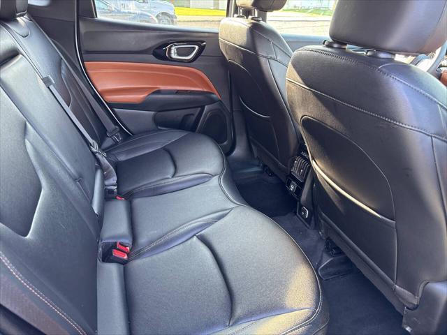 Photo of 2024 White Jeep Compass
