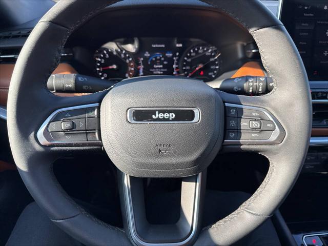 Photo of 2024 White Jeep Compass