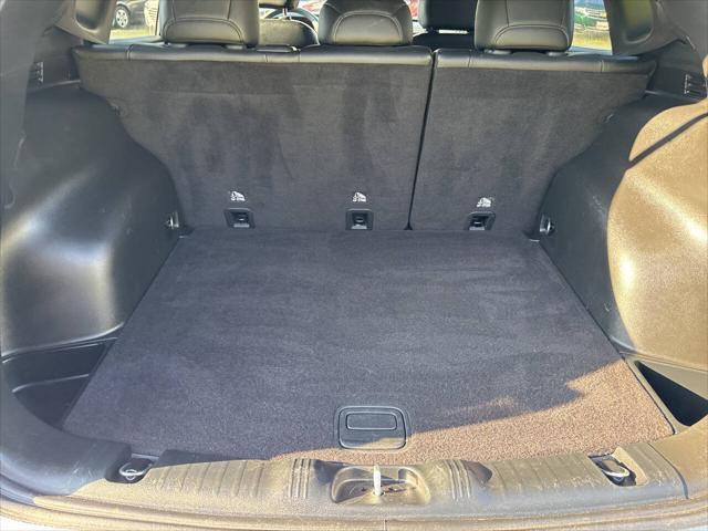 Photo of 2024 White Jeep Compass