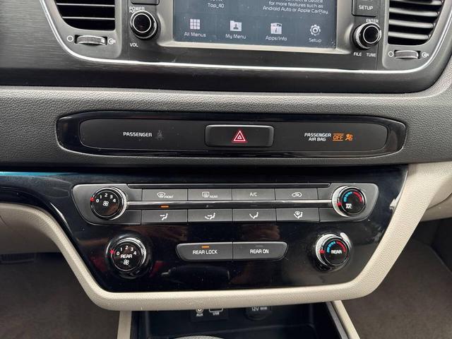 Photo of 2019 Silver Kia Sedona
