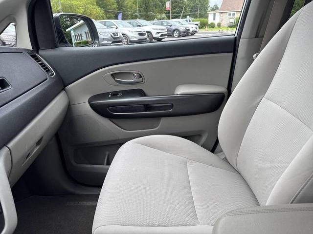 Photo of 2019 Silver Kia Sedona