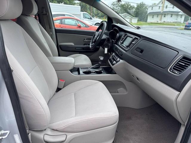 Photo of 2019 Silver Kia Sedona