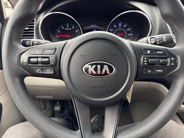 Photo of 2019 Silver Kia Sedona