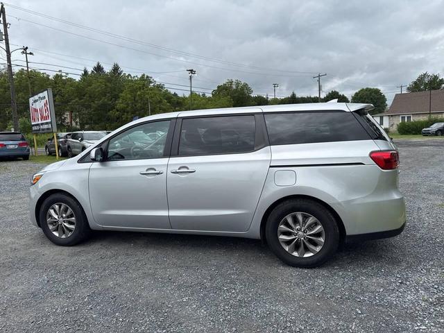 Photo of 2019 Silver Kia Sedona