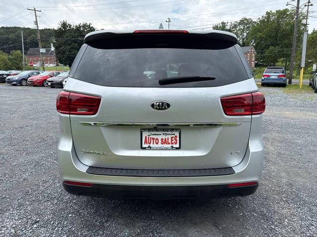 Photo of 2019 Silver Kia Sedona