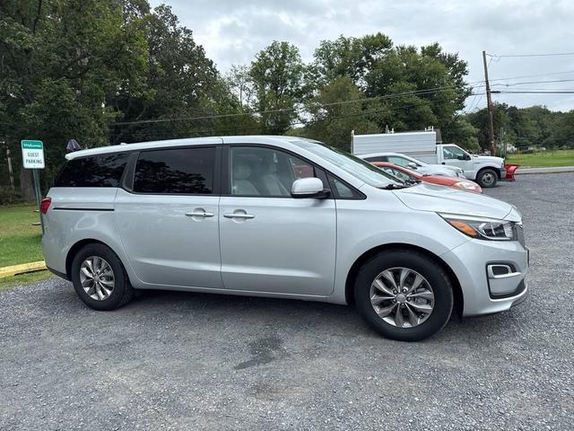 Photo of 2019 Silver Kia Sedona
