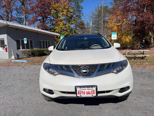 Photo of 2014 White Nissan Murano