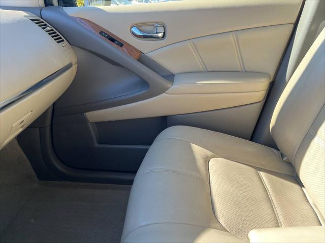 Photo of 2014 White Nissan Murano