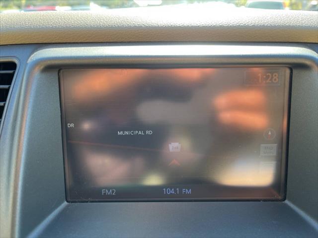 Photo of 2014 White Nissan Murano