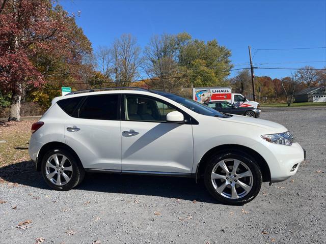 Photo of 2014 White Nissan Murano